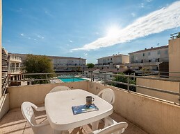 AC Apartment With Pool View for 4