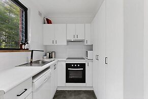 Beachside 1-bed Retreat With Parking Cronulla