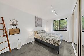 Beachside 1-bed Retreat With Parking Cronulla