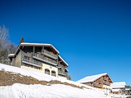 Spacious Mountain Stay for 7 in Doucy