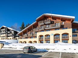 Spacious Mountain Stay for 7 in Doucy