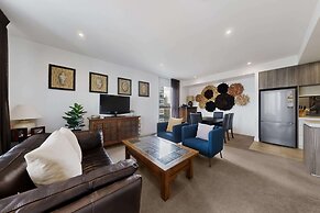 Skyline 2BR Apt Near Metro Ryde