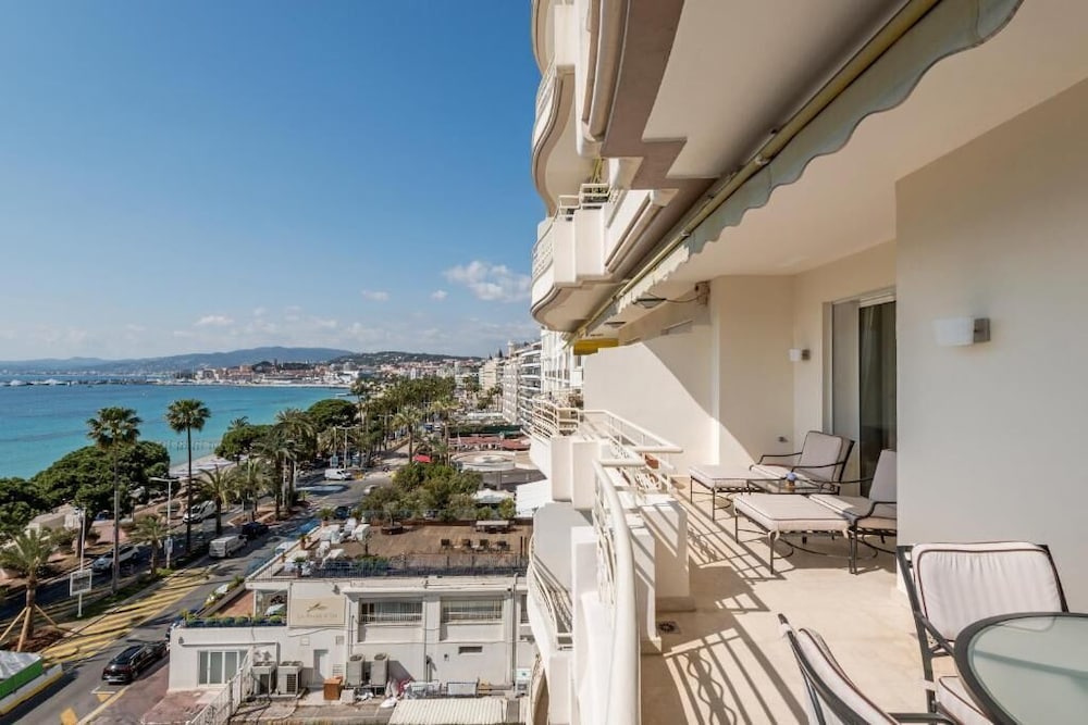 Buckingham and Lloyds - Cannes