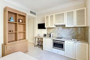 Buckingham and Lloyds - Cannes