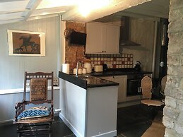 Cottage Sleeps 4 With Wifi