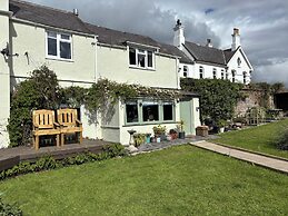 Cottage Sleeps 4 With Wifi