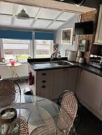 Cottage Sleeps 4 With Wifi