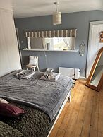 Cottage Sleeps 4 With Wifi