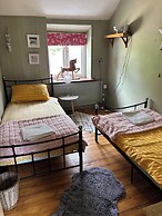 Cottage Sleeps 4 With Wifi