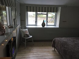 Cottage Sleeps 4 With Wifi