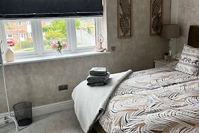Tranquil Solihull Retreat - 3 Bedroom House