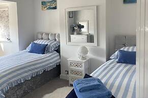 Tranquil Solihull Retreat - 3 Bedroom House