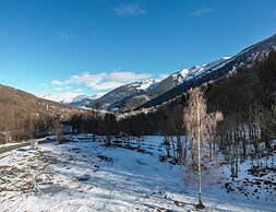 Mountain Lodging With Private Balcony