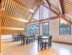 Mountain Lodging With Private Balcony