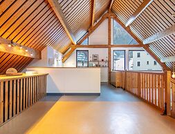 Mountain Lodging With Private Balcony
