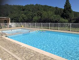 Lake View Miremont Apartment for 5