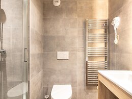Accessible Alpine Stay for Five