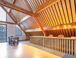 Spacious Group Accommodation in the Valley