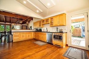 Riverside Holiday Home Sleeps 10