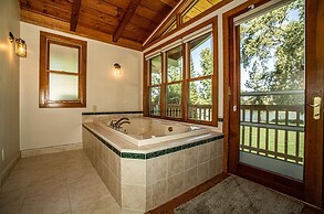 Riverside Holiday Home Sleeps 10