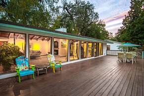 Riverside Holiday Home Sleeps 10