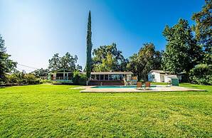 Riverside Holiday Home Sleeps 10