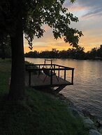 Riverside Holiday Home Sleeps 10