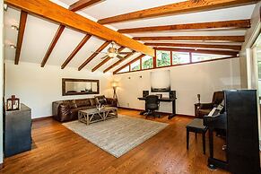 Riverside Holiday Home Sleeps 10