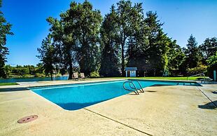 Riverside Holiday Home Sleeps 10