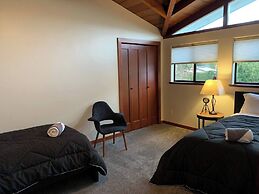 Riverside Holiday Home Sleeps 10