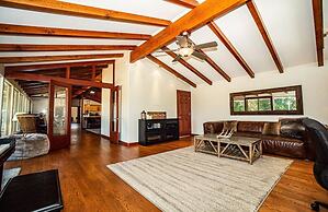 Riverside Holiday Home Sleeps 10