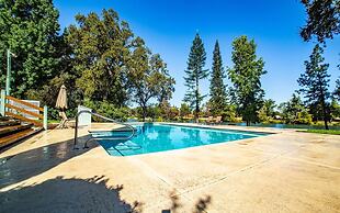 Riverside Holiday Home Sleeps 10