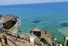 Cliff Cabanas by Hiverooms