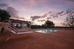 TD Lamiamola Stylish Trulli & Lamie With Pool