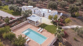 TD Lamiamola Stylish Trulli & Lamie With Pool