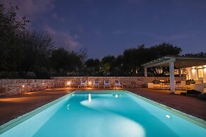 TD Lamiamola Stylish Trulli & Lamie With Pool