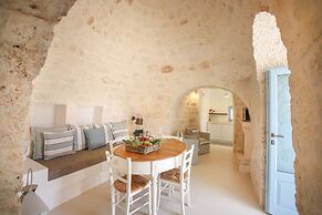 TD Lamiamola Stylish Trulli & Lamie With Pool