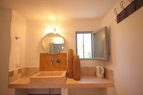 TD Trulli Chiara Tastefully Decorated With Pool