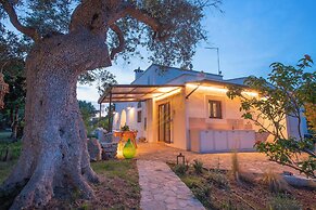 TD Trulli Chiara Tastefully Decorated With Pool