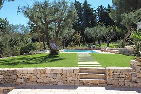 TD Trulli Tortorella With Nature Pool & Sauna