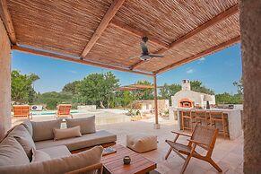 TD Trullo Titiro Vineyard, Wine Cellar & Pool