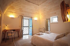 TD Trullo Titiro Vineyard, Wine Cellar & Pool