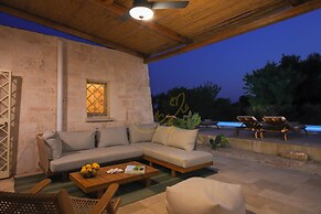 TD Trullo Titiro Vineyard, Wine Cellar & Pool