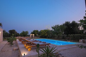 TD Trullo Titiro Vineyard, Wine Cellar & Pool