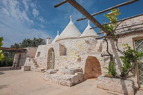 TD Trullo Titiro Vineyard, Wine Cellar & Pool
