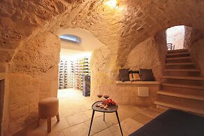 TD Trullo Titiro Vineyard, Wine Cellar & Pool