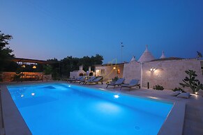 TD Trullo Titiro Vineyard, Wine Cellar & Pool