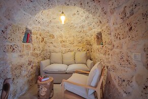 TD Trullo Titiro Vineyard, Wine Cellar & Pool