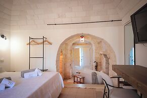 TD Trullo Titiro Vineyard, Wine Cellar & Pool