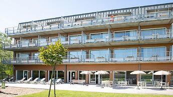 Coastal Apartment Stay for 4
